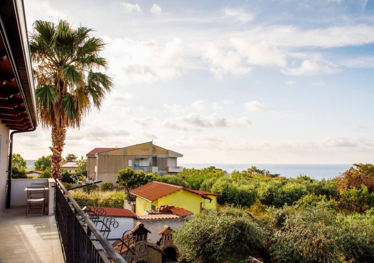 לינה וארוחת בוקר בריאטיקו Residenza Anna Calabria מראה חיצוני תמונה