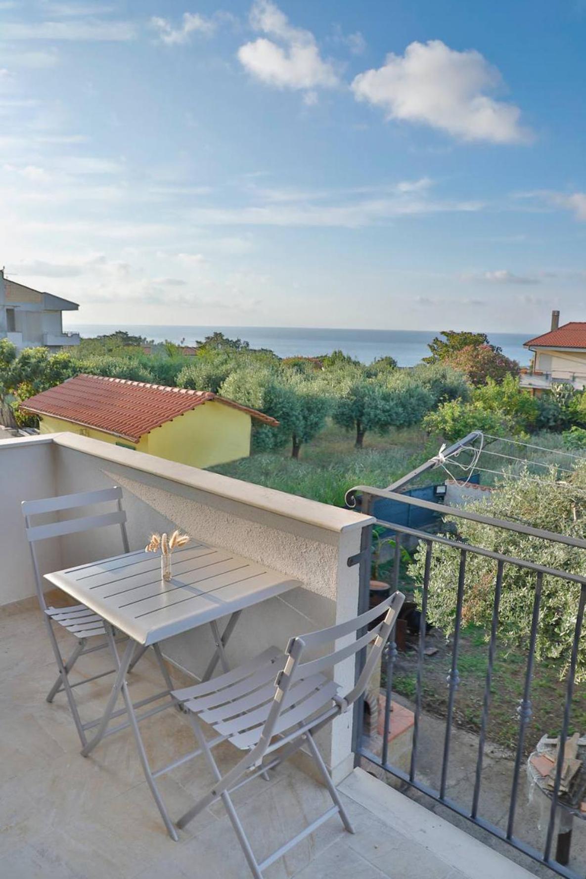 לינה וארוחת בוקר בריאטיקו Residenza Anna Calabria מראה חיצוני תמונה